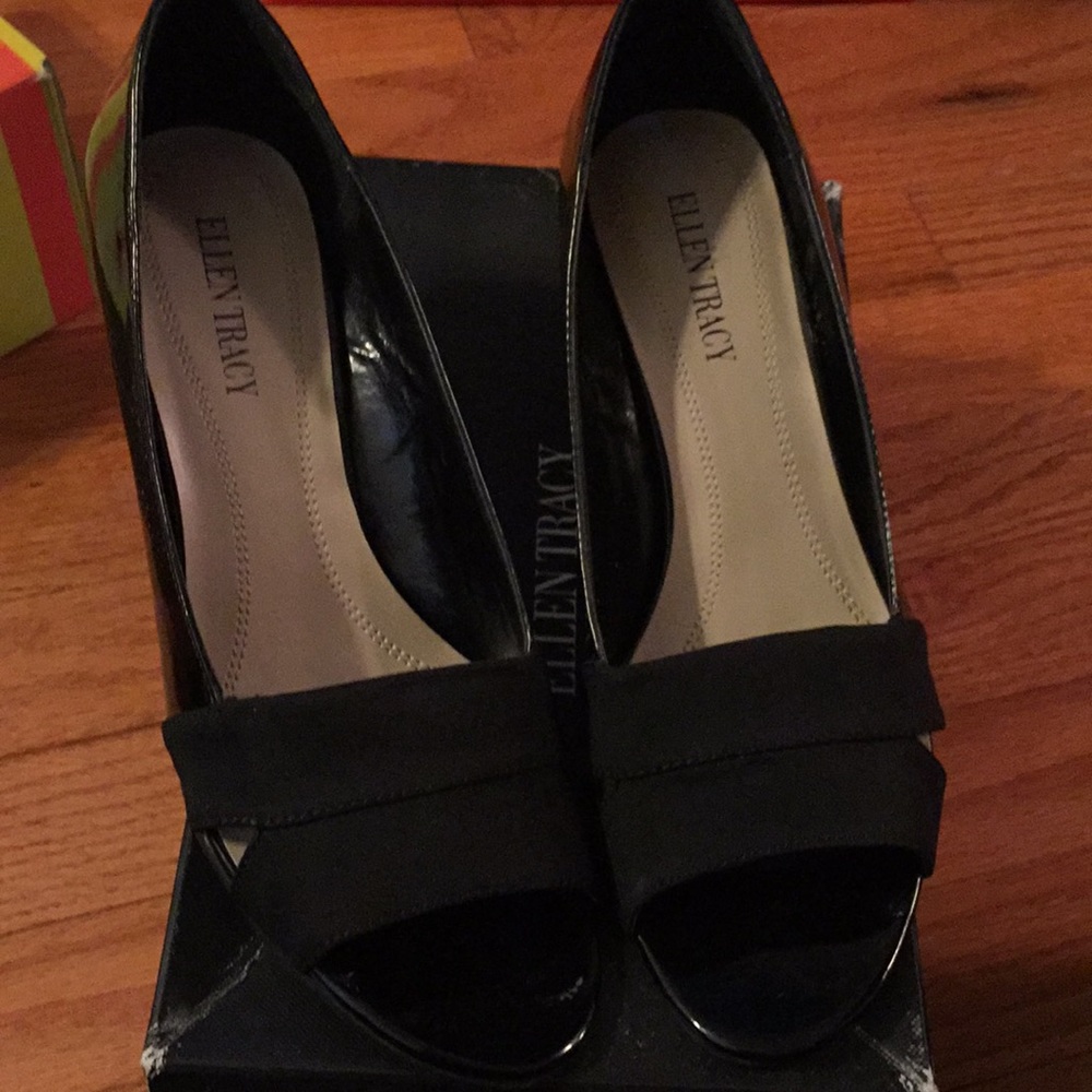 Ellen Tracy Et-Indus Black Wedge open toe shoe